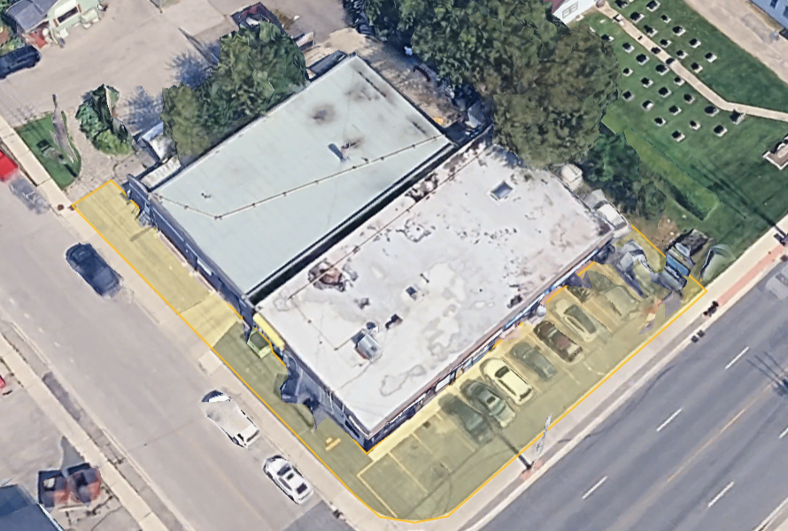 User-selected front parking and side service area at 300 Dundas Street East